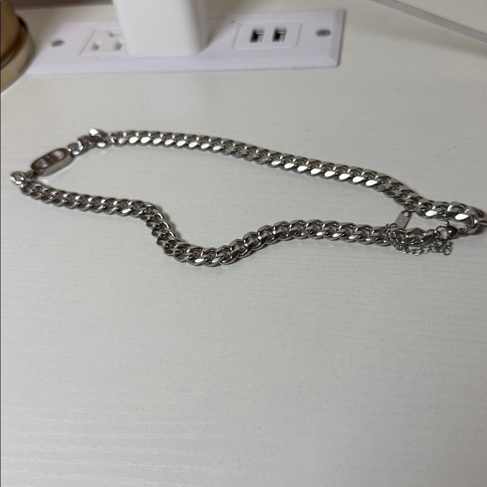 Necklaces Cristian Dior